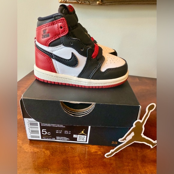 NIB Jordan 1 Retro High OG "Black Toe" Toddler Kids' Shoe, SIZE 5C - Picture 2 of 7